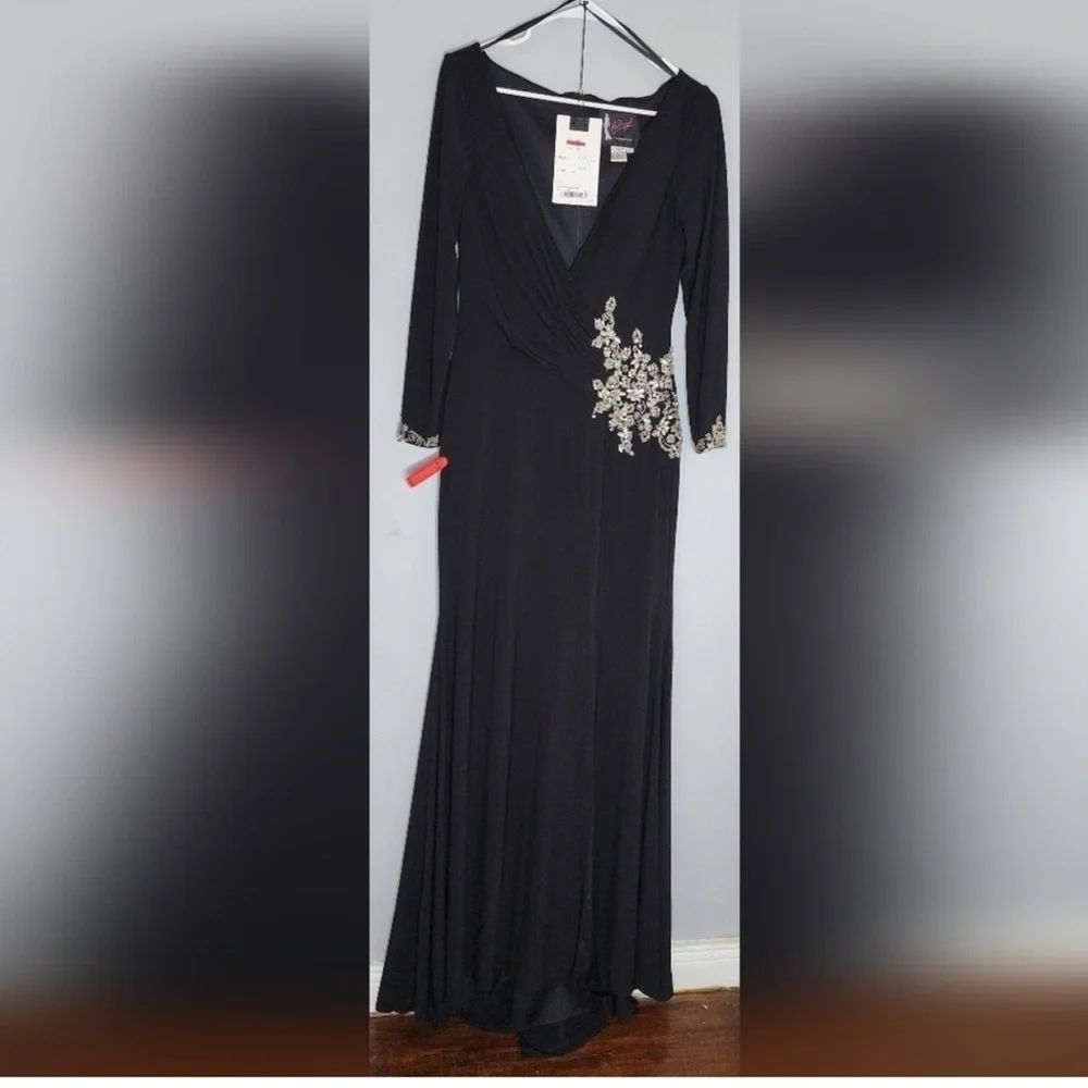 Mac Duggal NWT black FLORAL EMBELLISHED
FAUX WRAP JERSEY GOWN size 6 - Picture 6 of 11